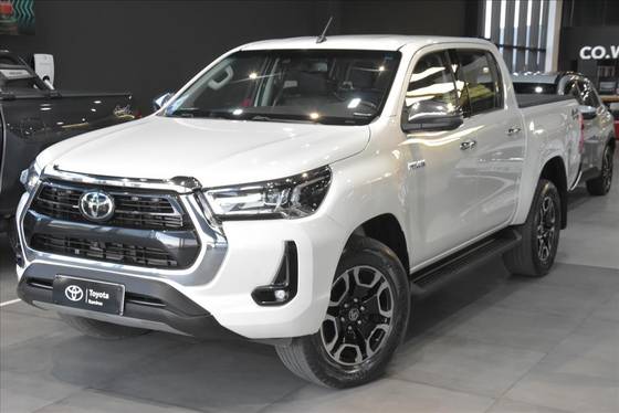 TOYOTA HILUX 2.8 D-4D TURBO DIESEL CD SRX 4X4 AUTOMÁTICO TOYOTA HILUX 2.8 D-4D TURBO DIESEL CD SRX 4X4 AUTOMÁTICO